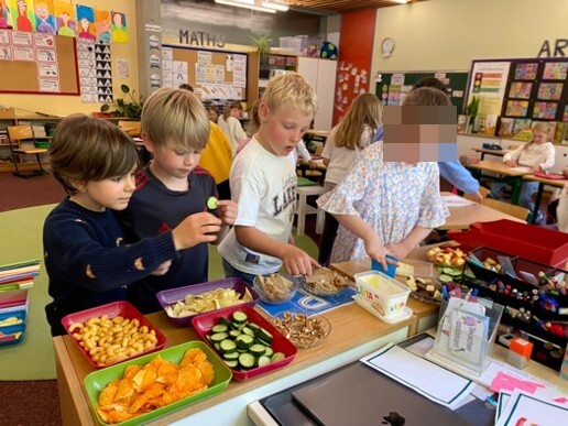 Kinder am Buffet