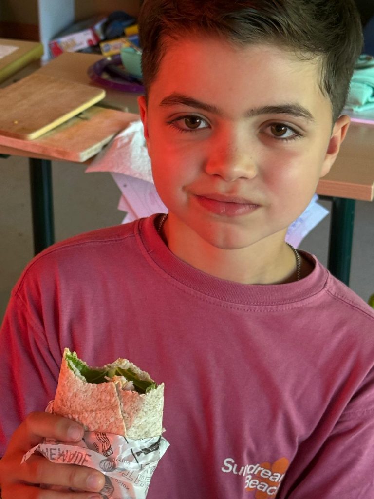 Kind mit Wrap 2